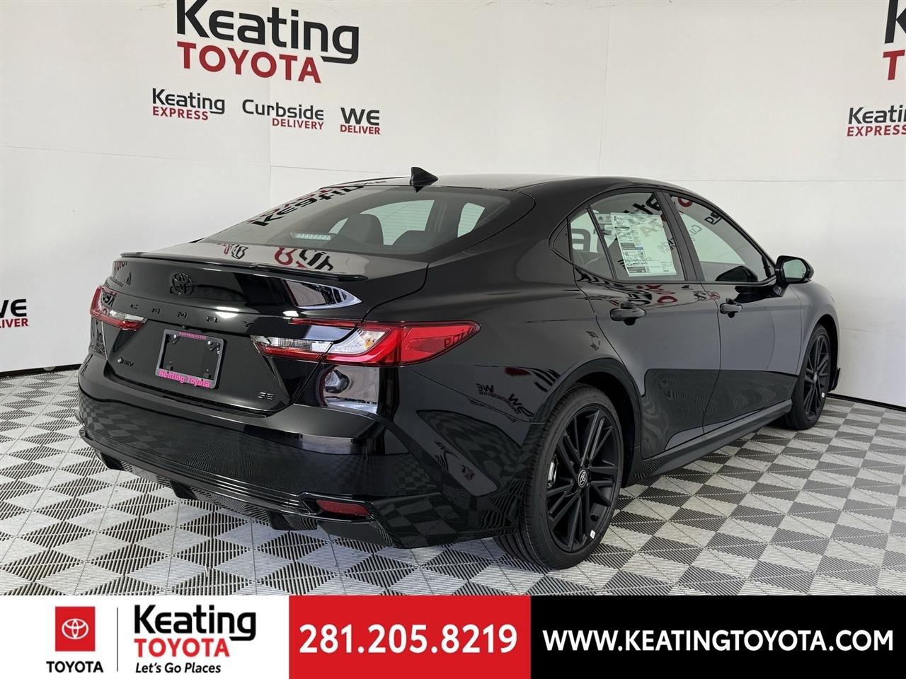 Toyota Camry Hybrid XLE 2026