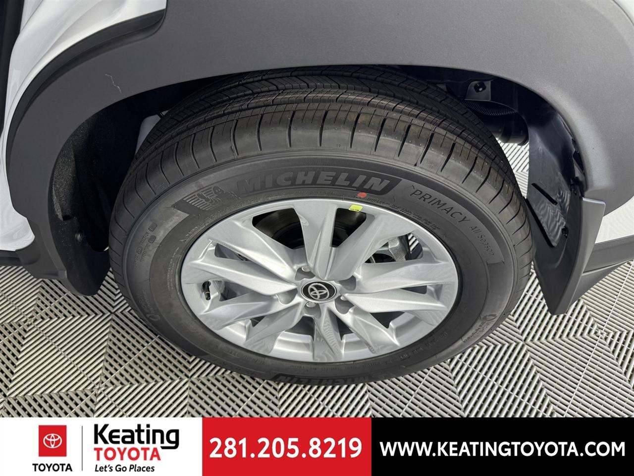 Toyota Corolla Cross LE 2026