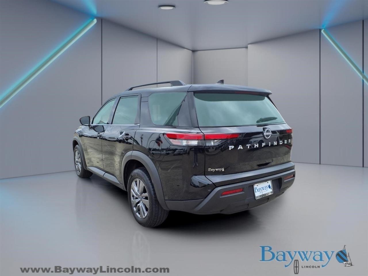 Nissan Pathfinder SV 2025