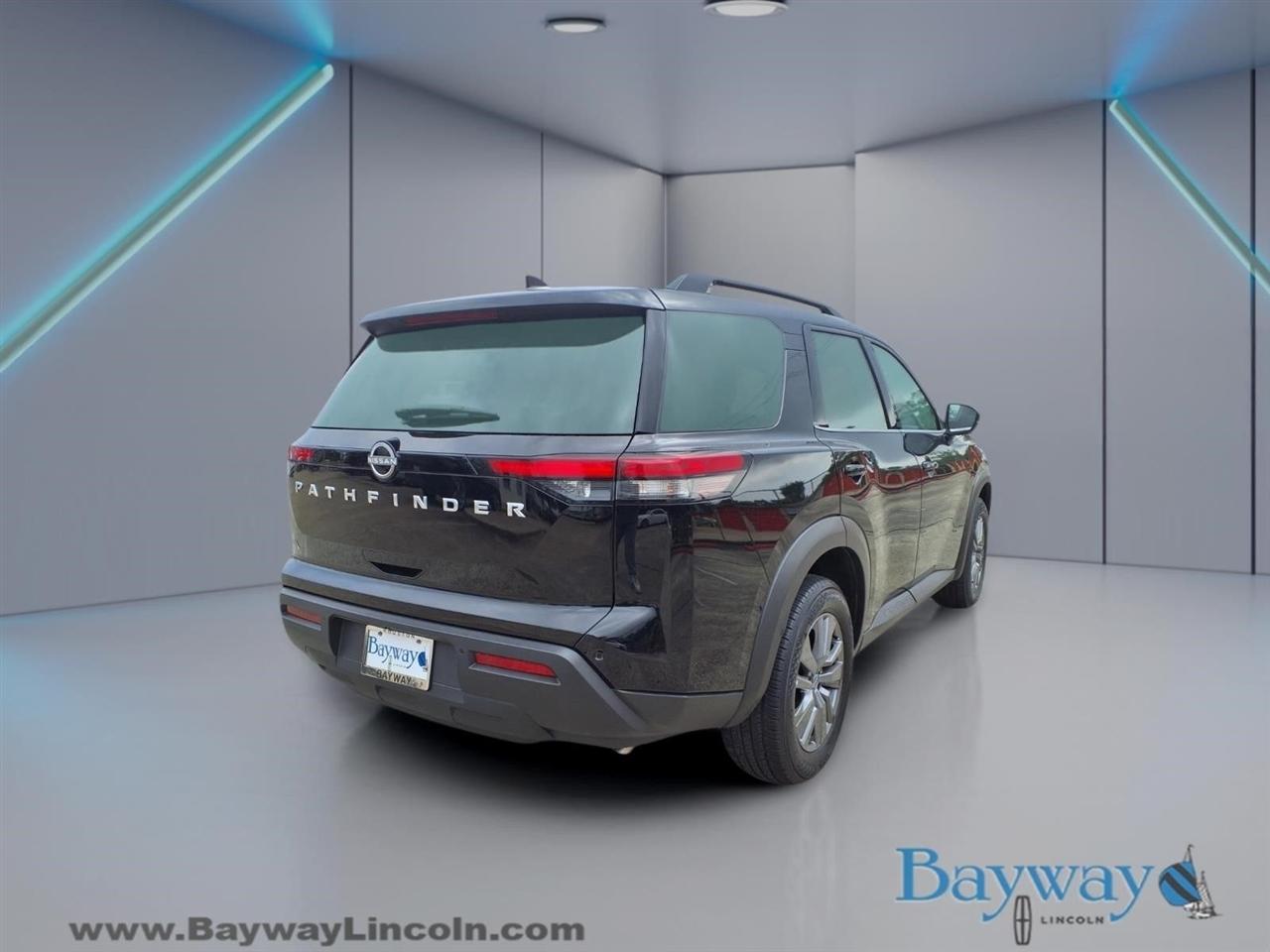 Nissan Pathfinder SV 2025