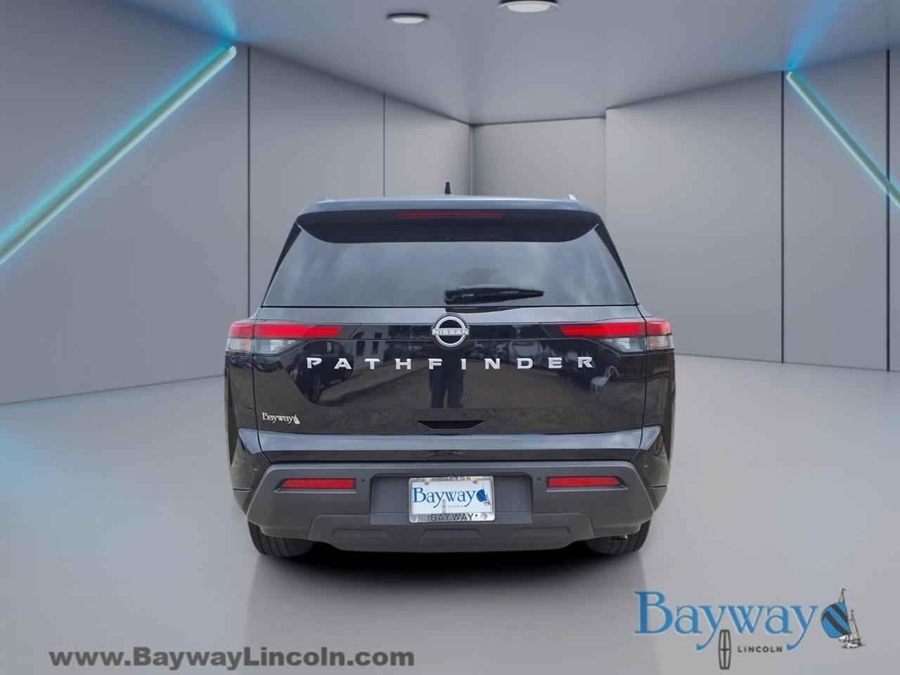Nissan Pathfinder SV 2025