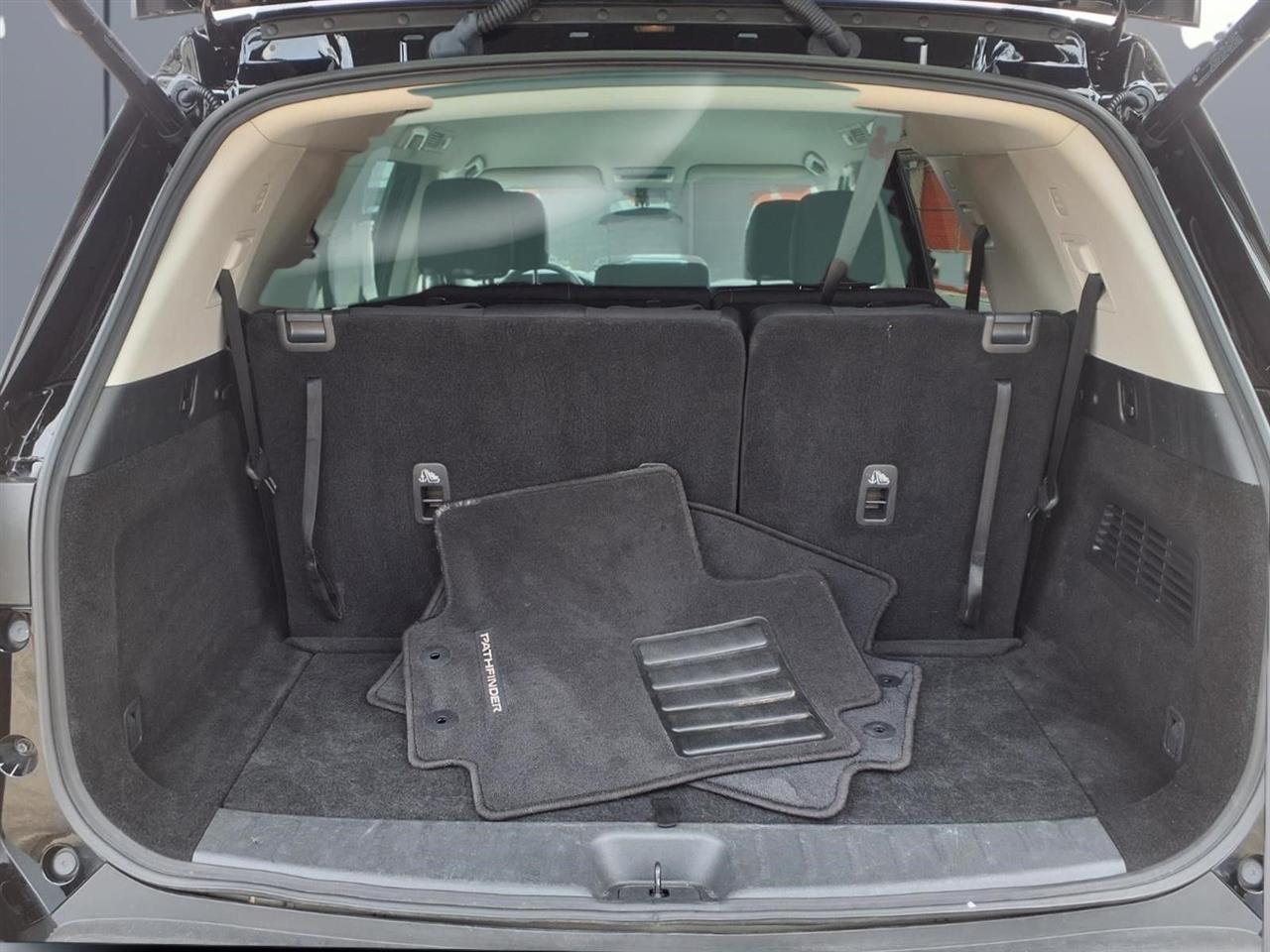 Nissan Pathfinder SV 2025