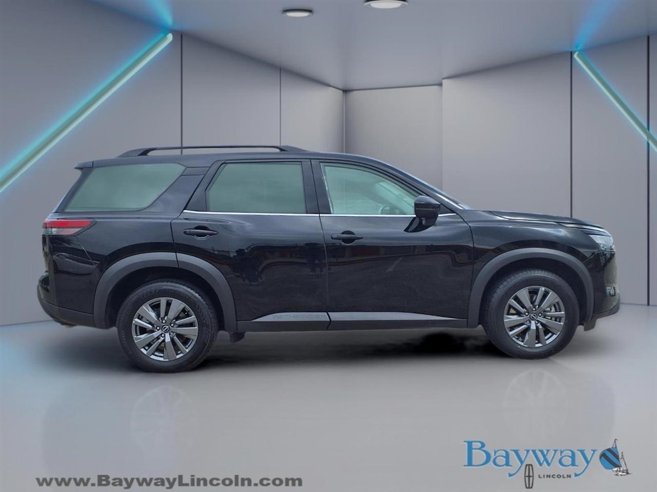 Nissan Pathfinder SV 2025