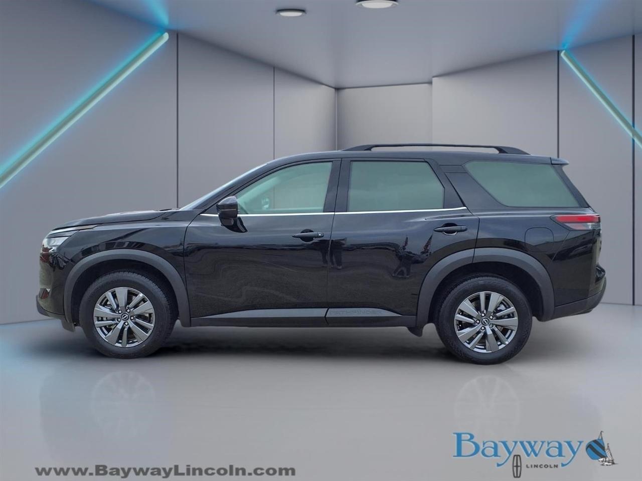 Nissan Pathfinder SV 2025
