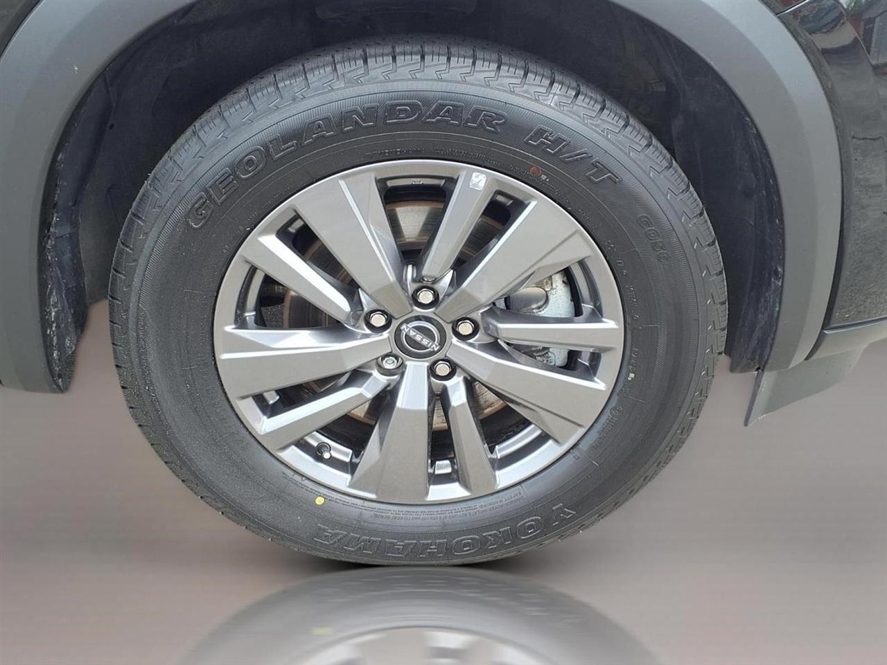 Nissan Pathfinder SV 2025