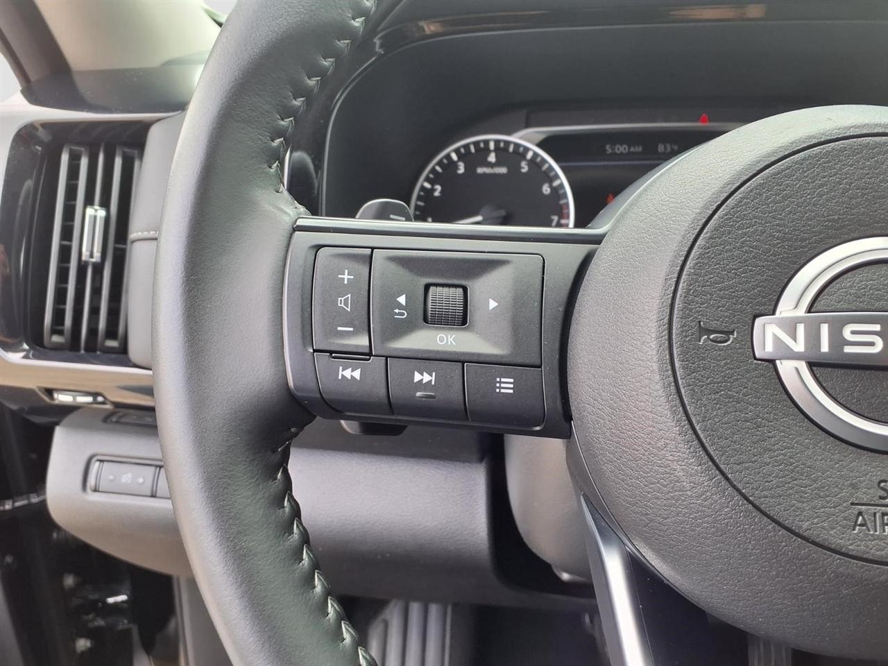 Nissan Pathfinder SV 2025
