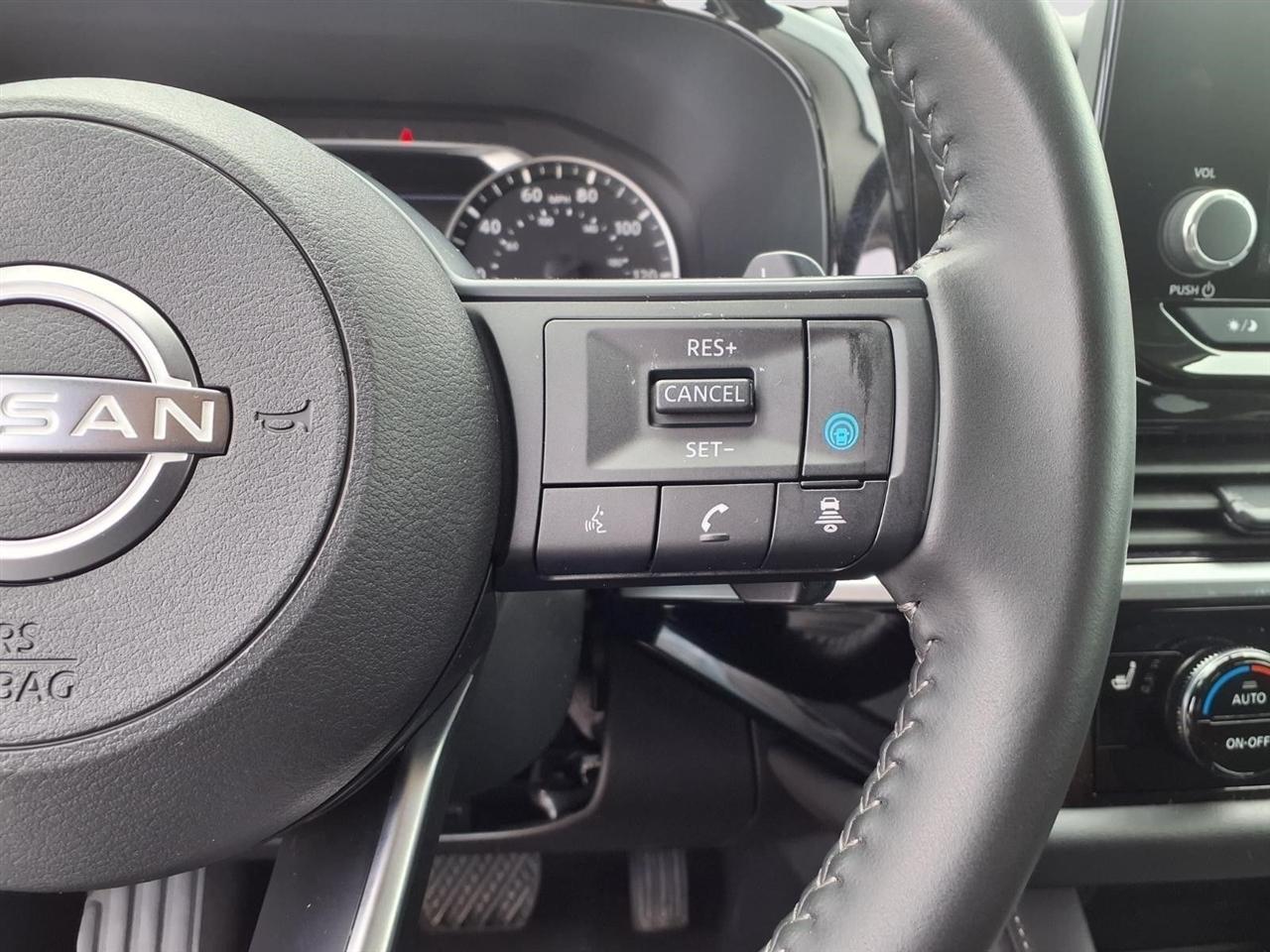 Nissan Pathfinder SV 2025