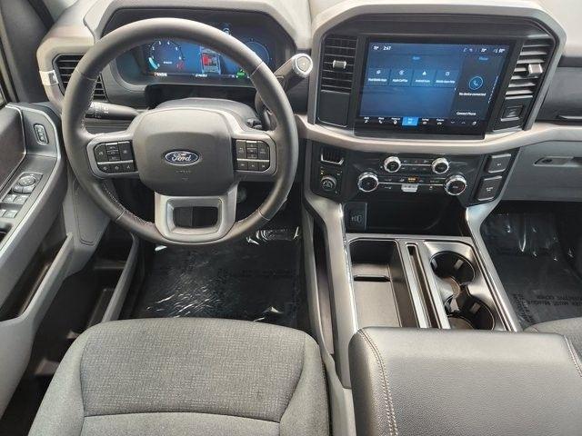 Ford F-150 XLT SuperCrew 4WD 2025