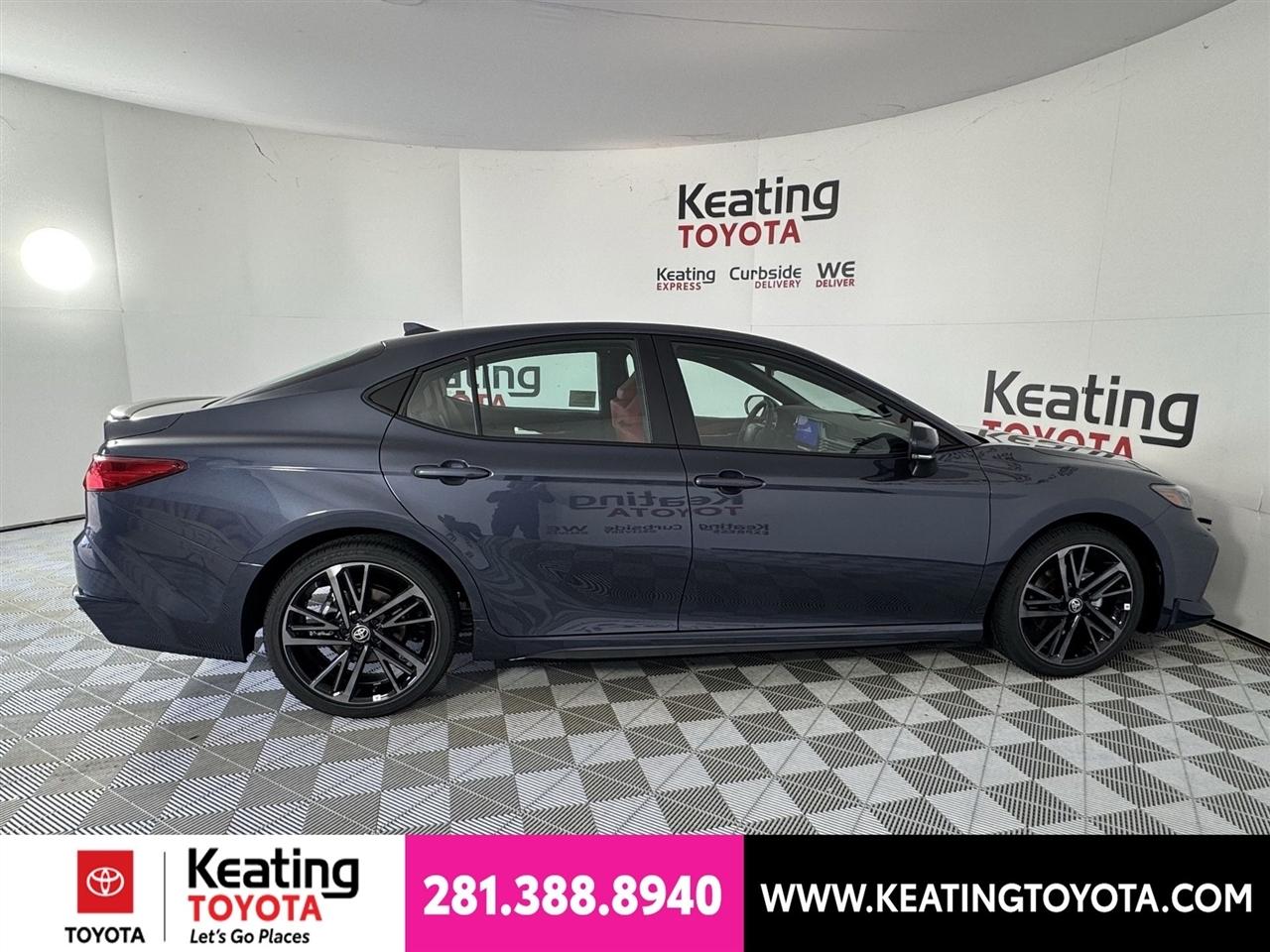 Toyota Camry Hybrid XLE 2026