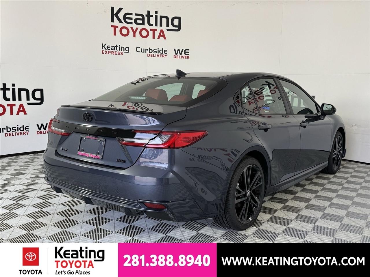 Toyota Camry Hybrid XLE 2026