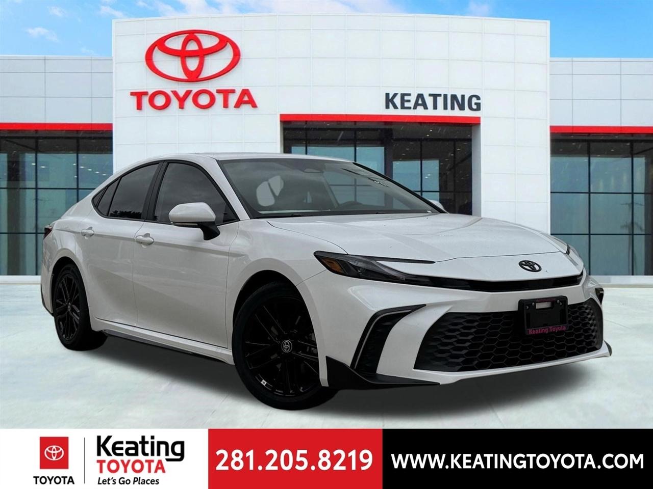 Toyota Camry Hybrid XLE 2026