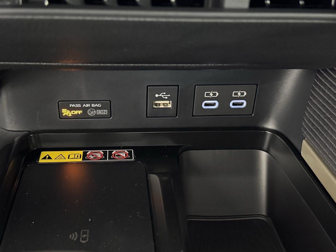 Toyota Camry Hybrid XLE 2026