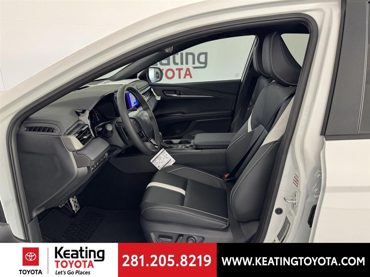 Toyota Camry Hybrid XLE 2026