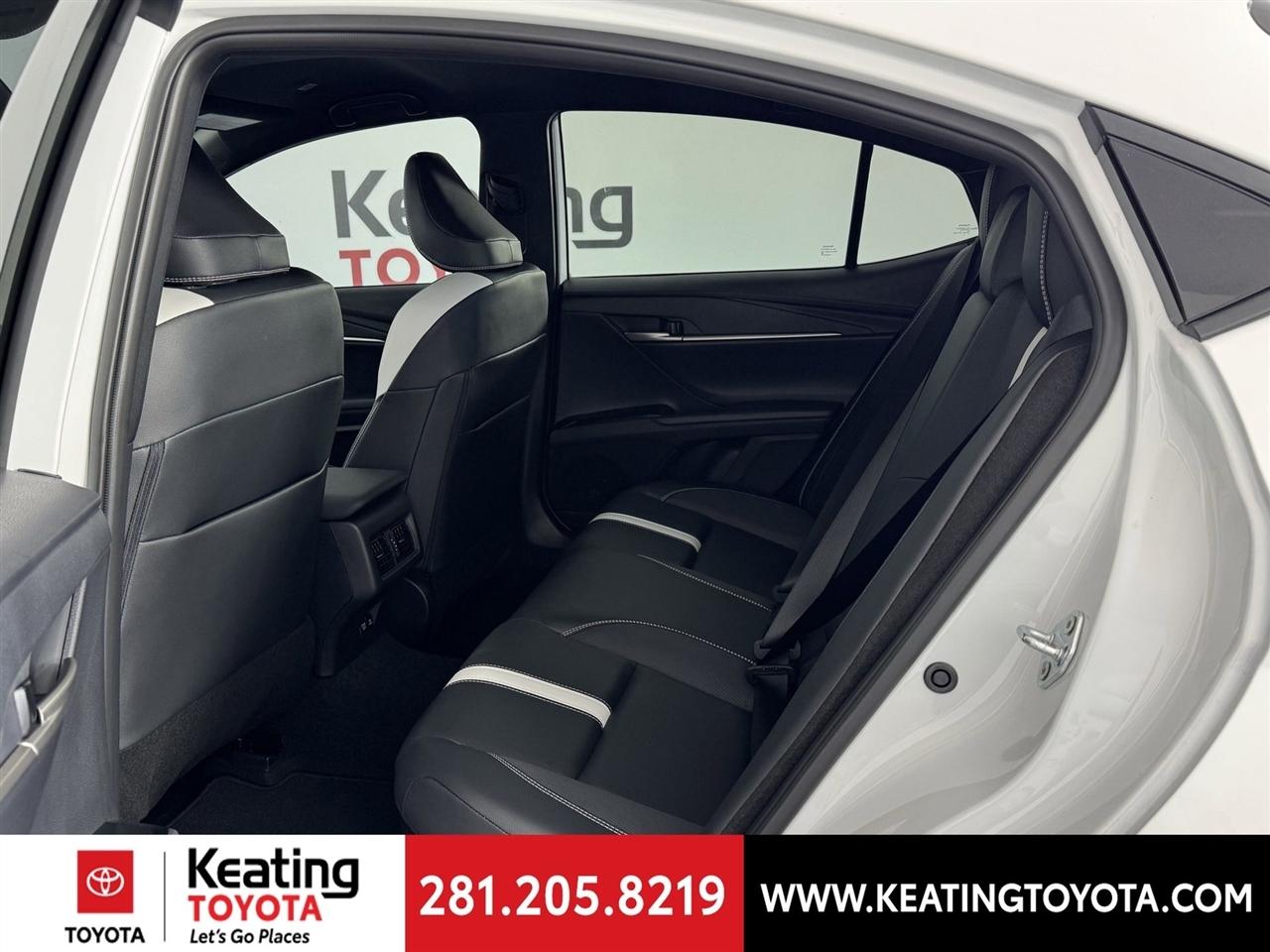 Toyota Camry Hybrid XLE 2026