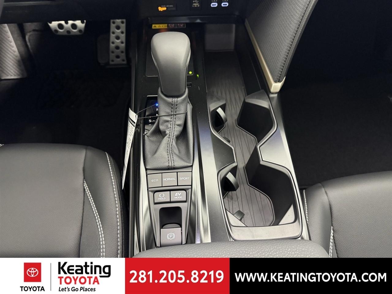 Toyota Camry Hybrid XLE 2026