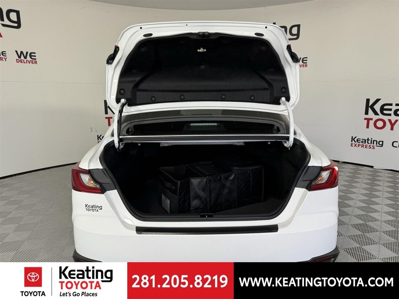 Toyota Camry Hybrid XLE 2026