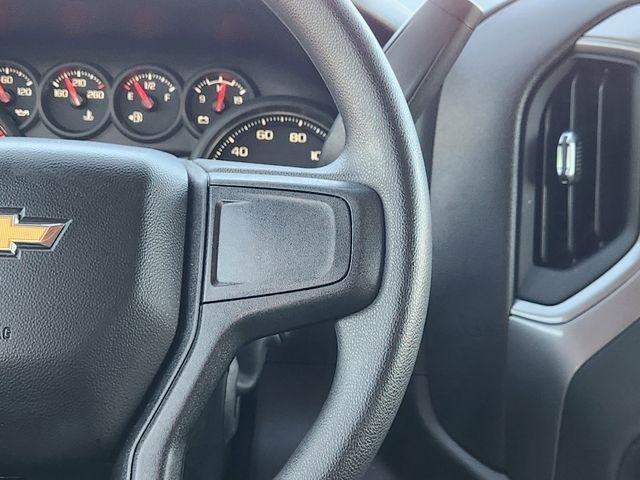 Chevrolet Silverado 1500 Custom Crew Cab 4WD 2025