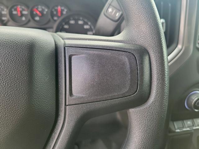 Chevrolet Silverado 1500 Custom Crew Cab 4WD 2025