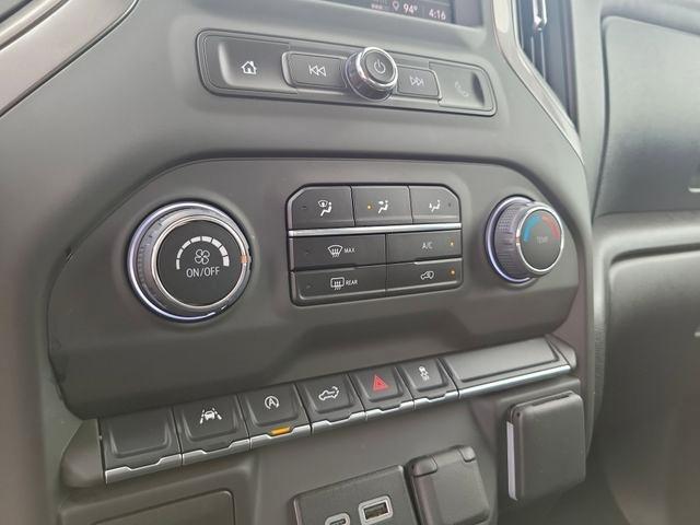 Chevrolet Silverado 1500 Custom Crew Cab 4WD 2025