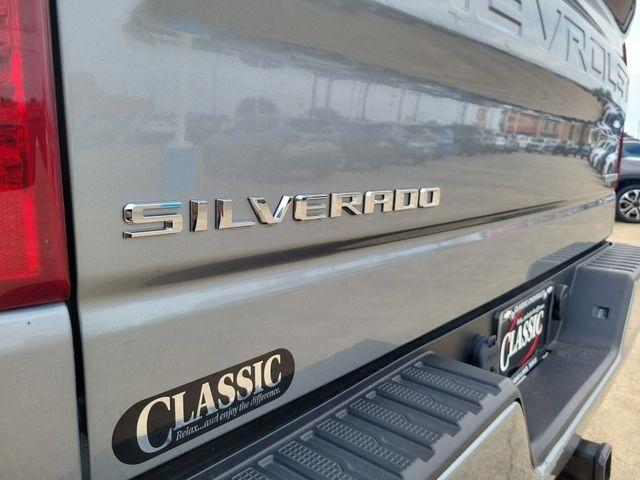 Chevrolet Silverado 1500 Custom Crew Cab 4WD 2025