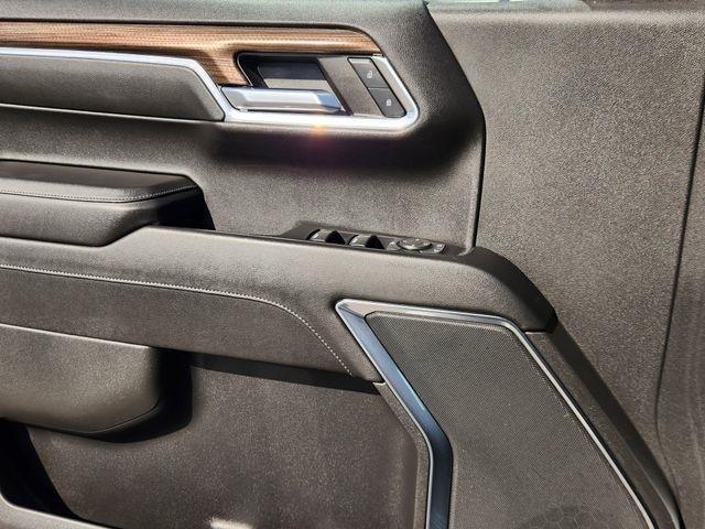 Chevrolet Silverado 1500 LT-L Crew Cab 4WD 2023