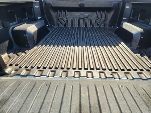 Chevrolet Silverado 1500 LT-L Crew Cab 4WD 2023