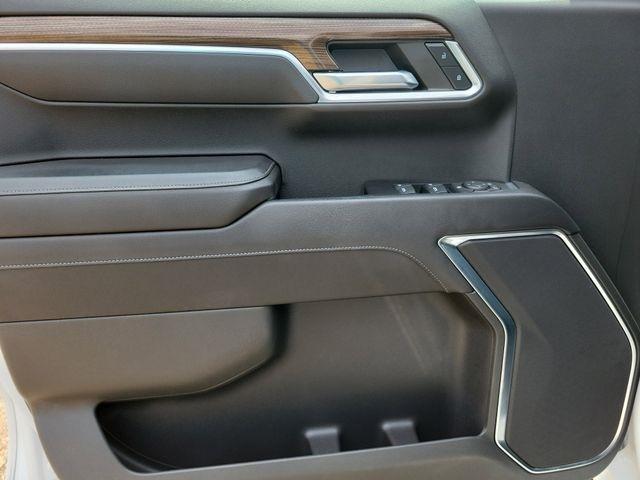 Chevrolet Silverado 1500 LT-L Crew Cab 4WD 2023
