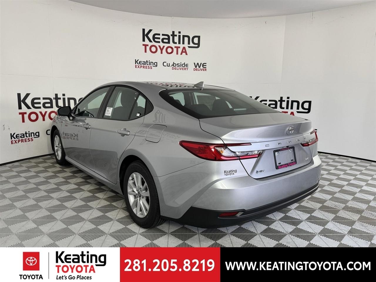 Toyota Camry Hybrid XLE 2026