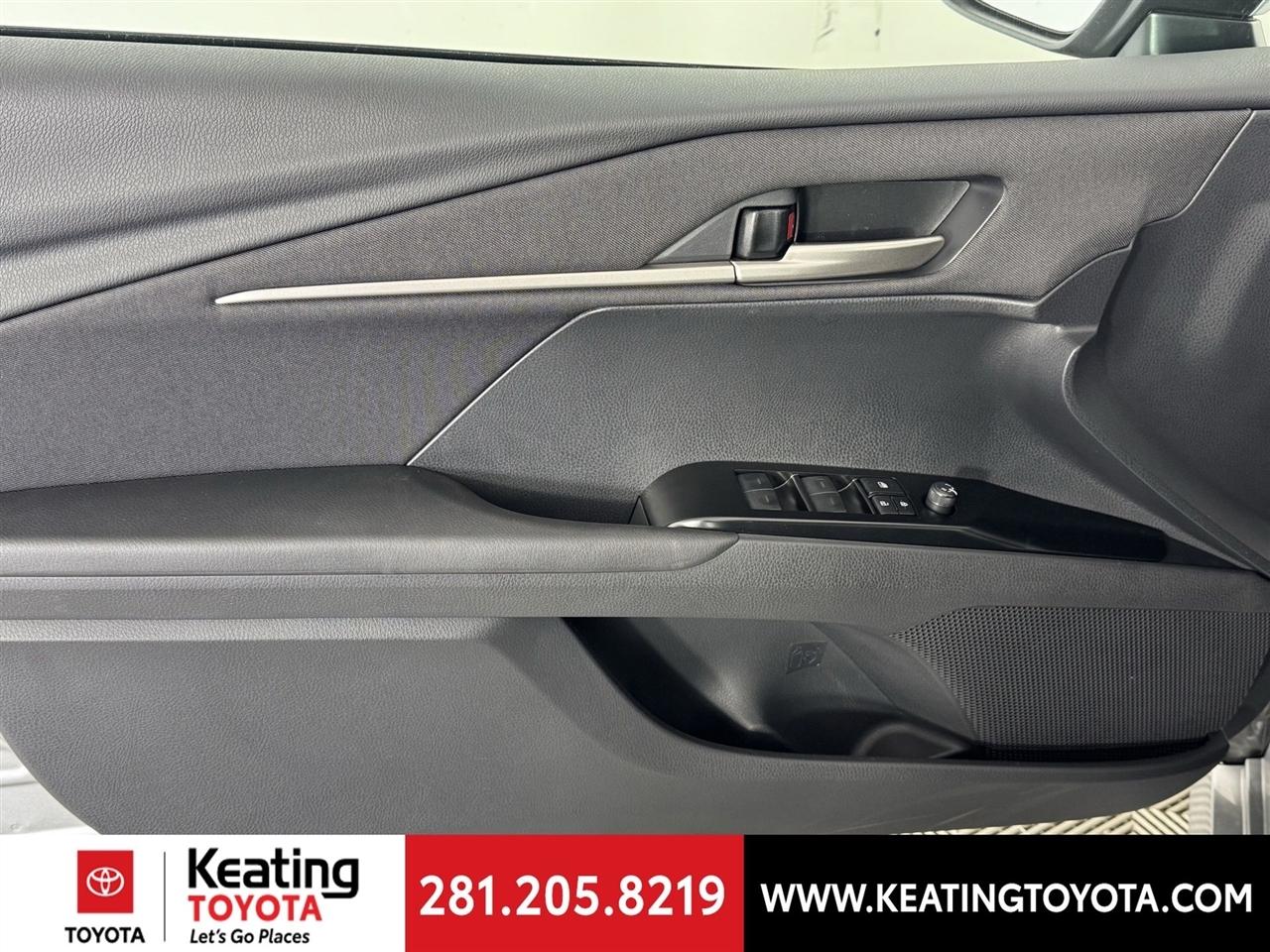 Toyota Camry Hybrid XLE 2026