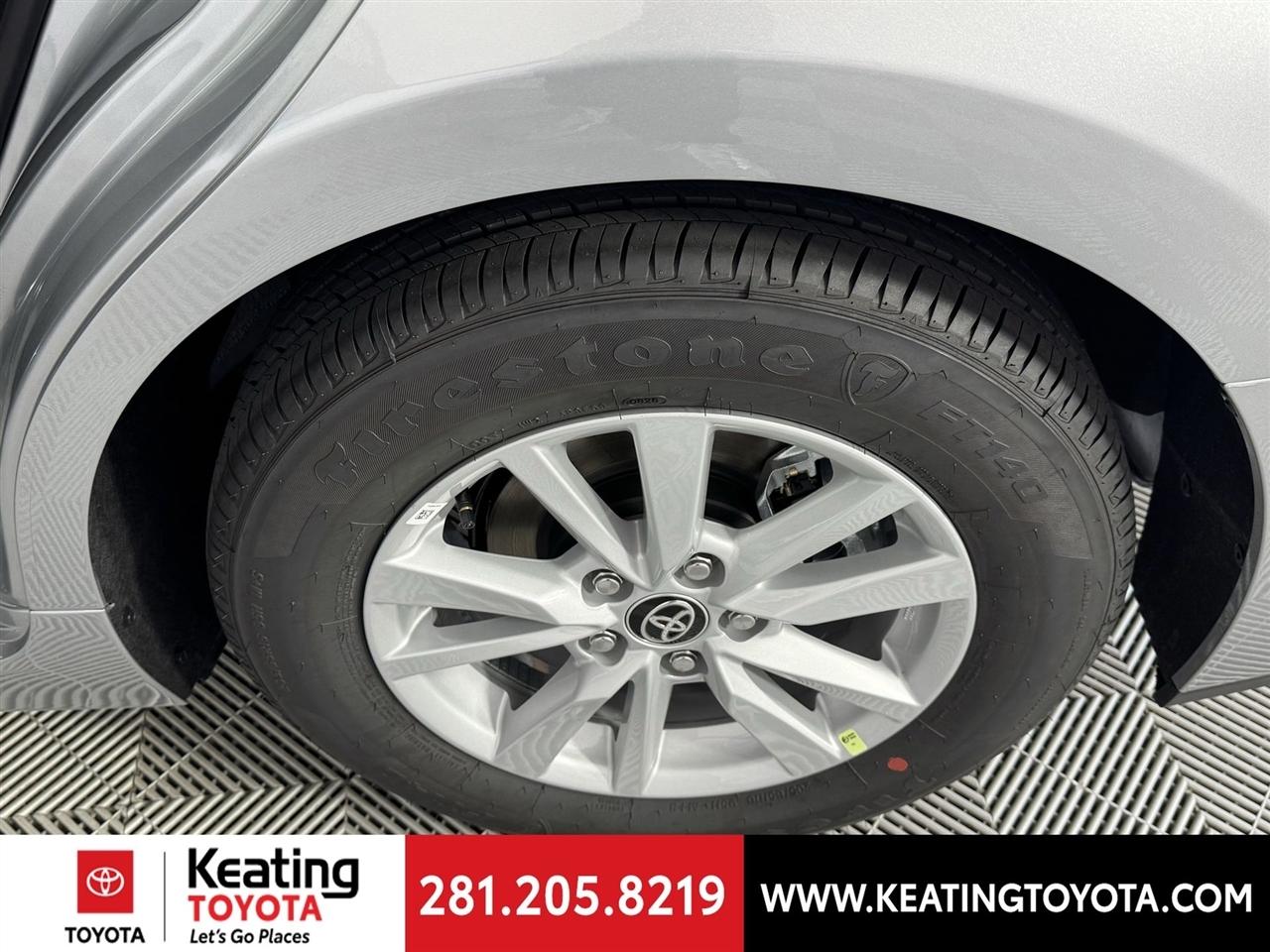 Toyota Camry Hybrid XLE 2026