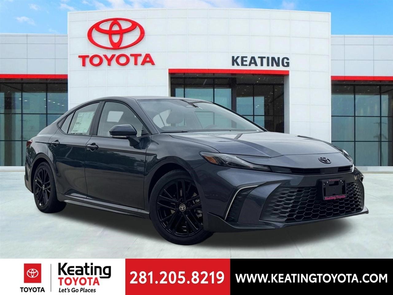 Toyota Camry Hybrid XLE 2026