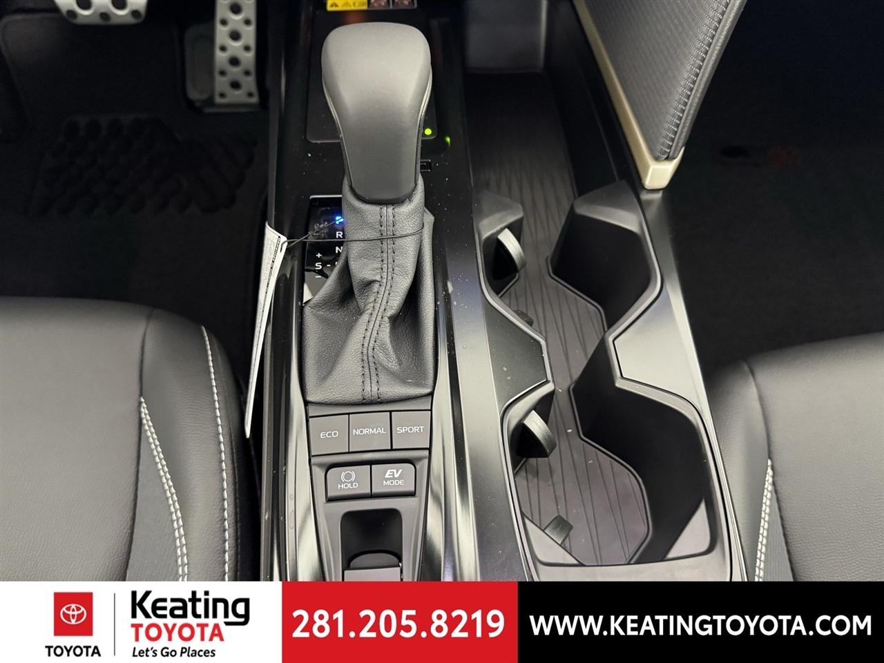 Toyota Camry Hybrid XLE 2026