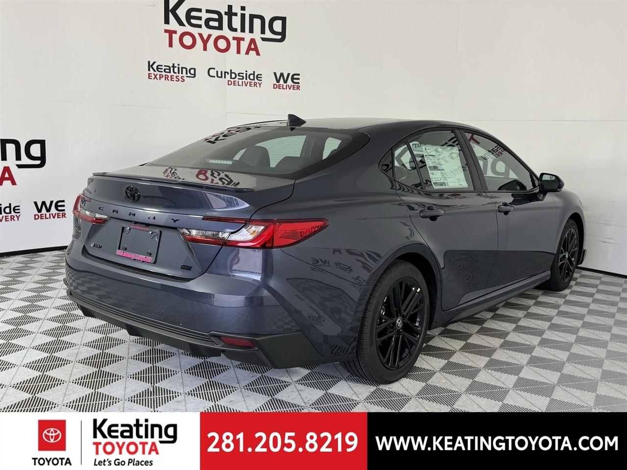 Toyota Camry Hybrid XLE 2026