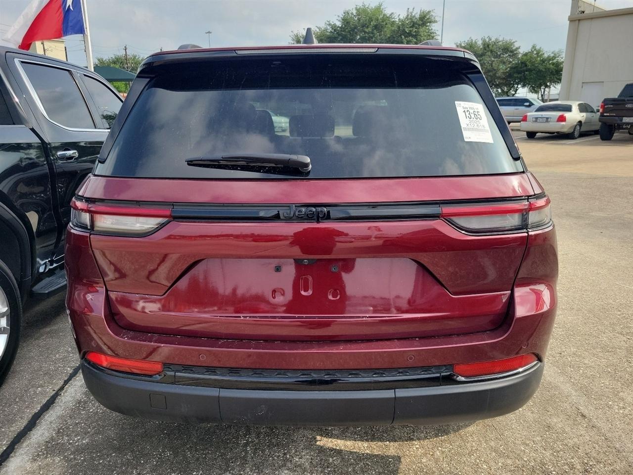 Jeep Grand Cherokee Laredo E 2WD 2025