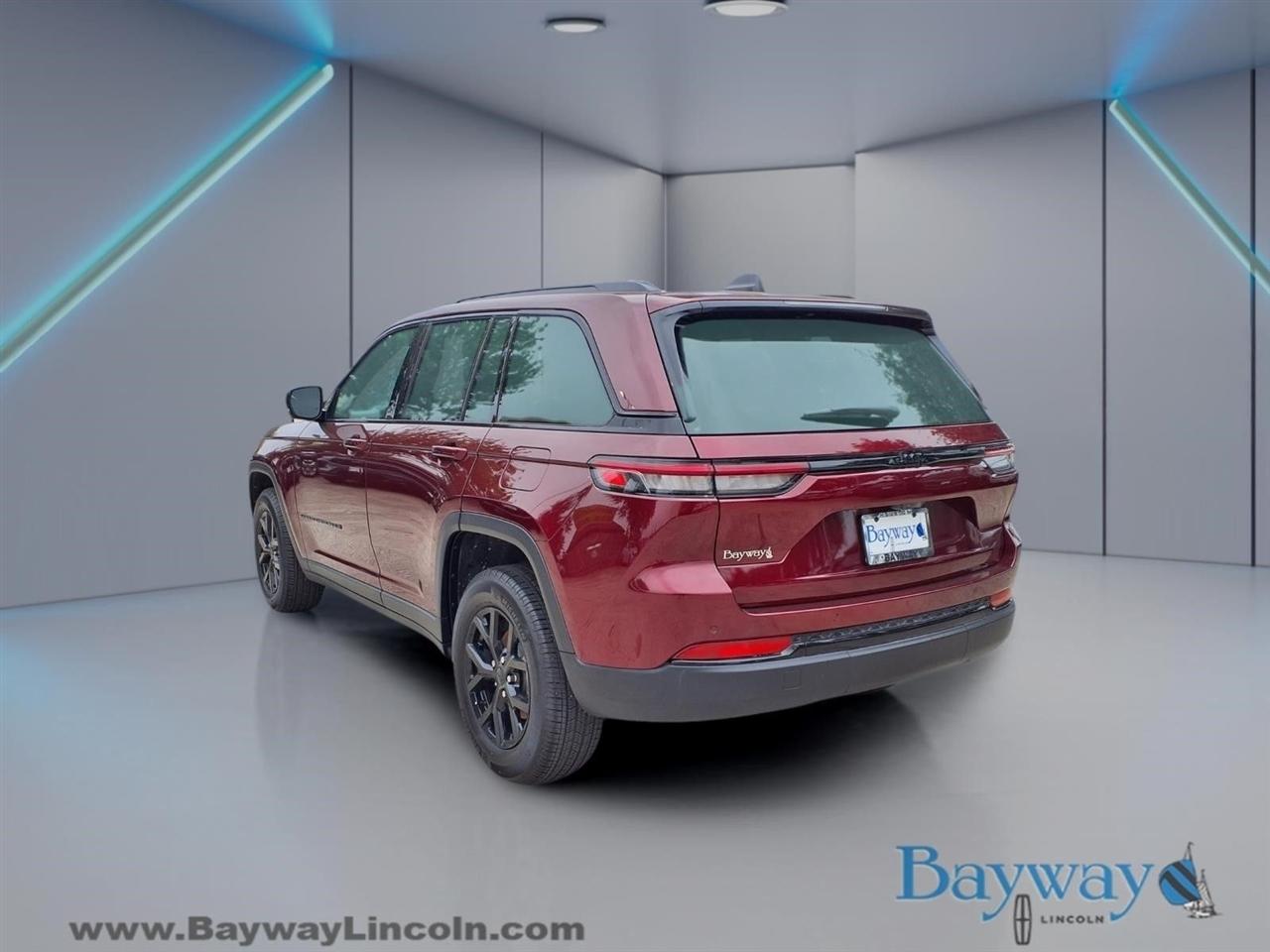 Jeep Grand Cherokee Laredo E 2WD 2025