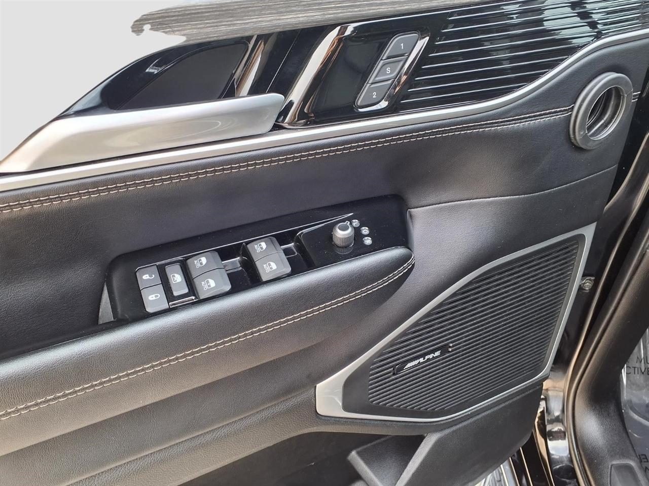 Jeep Wagoneer Series III 4WD 2024