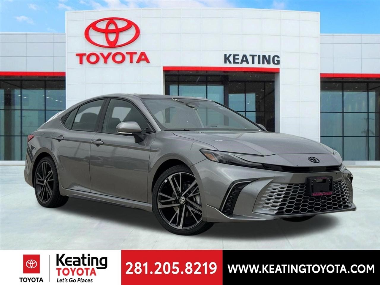 Toyota Camry Hybrid XLE 2026