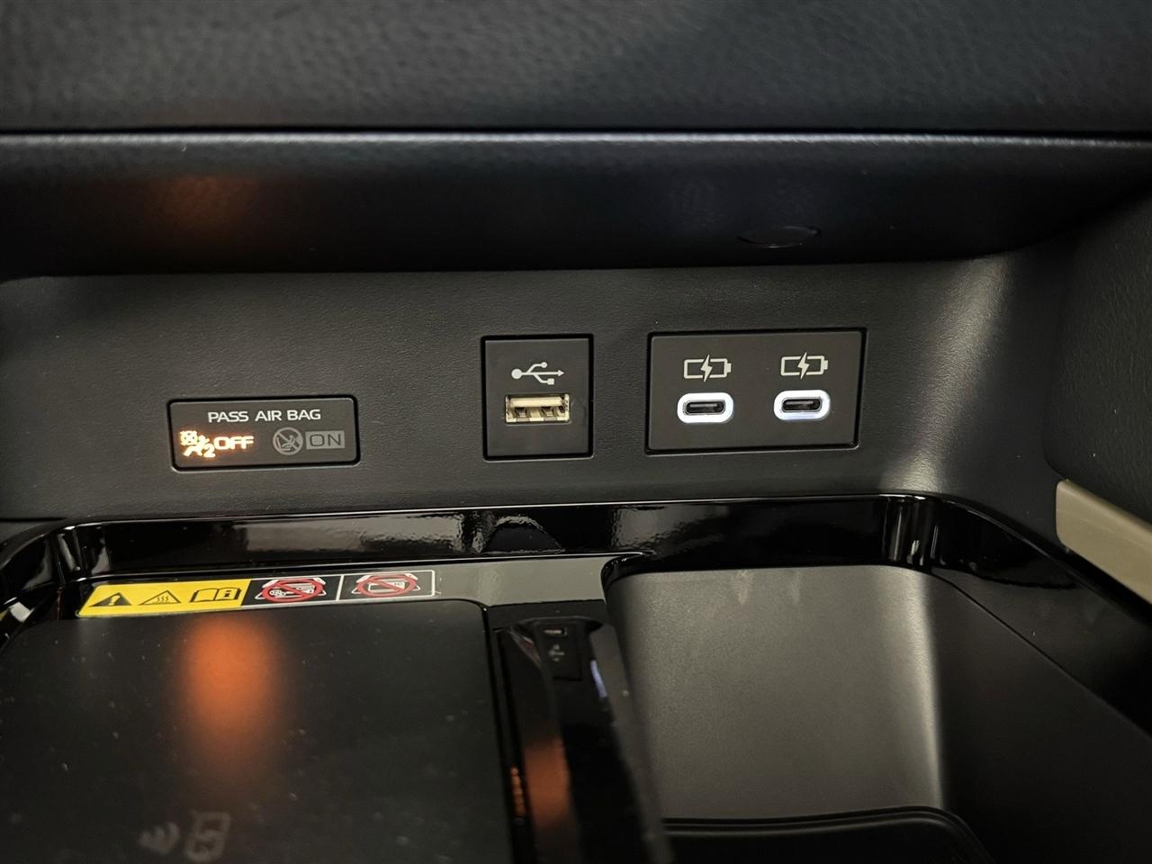 Toyota Camry Hybrid XLE 2026