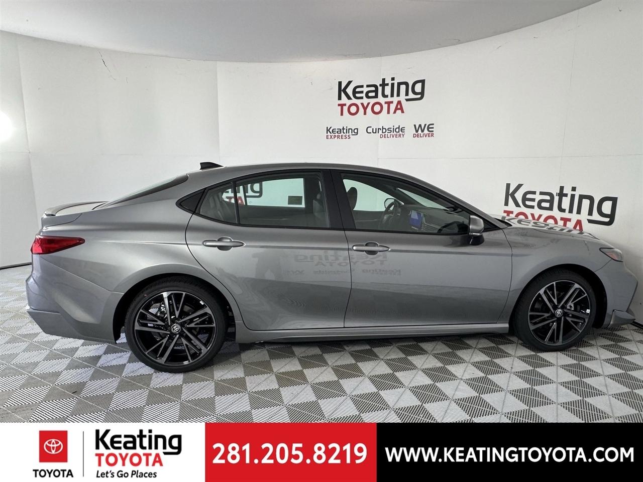 Toyota Camry Hybrid XLE 2026