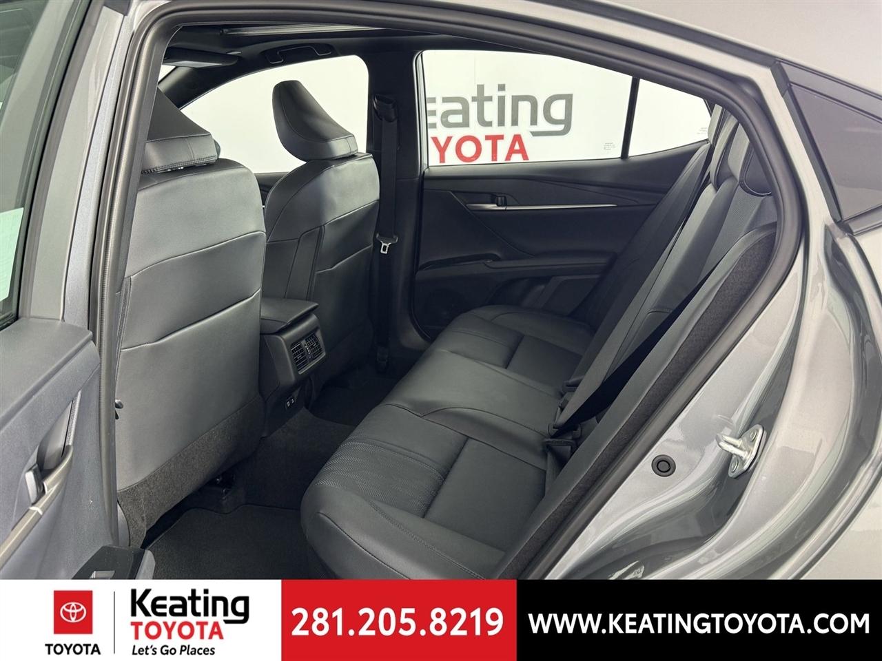 Toyota Camry Hybrid XLE 2026