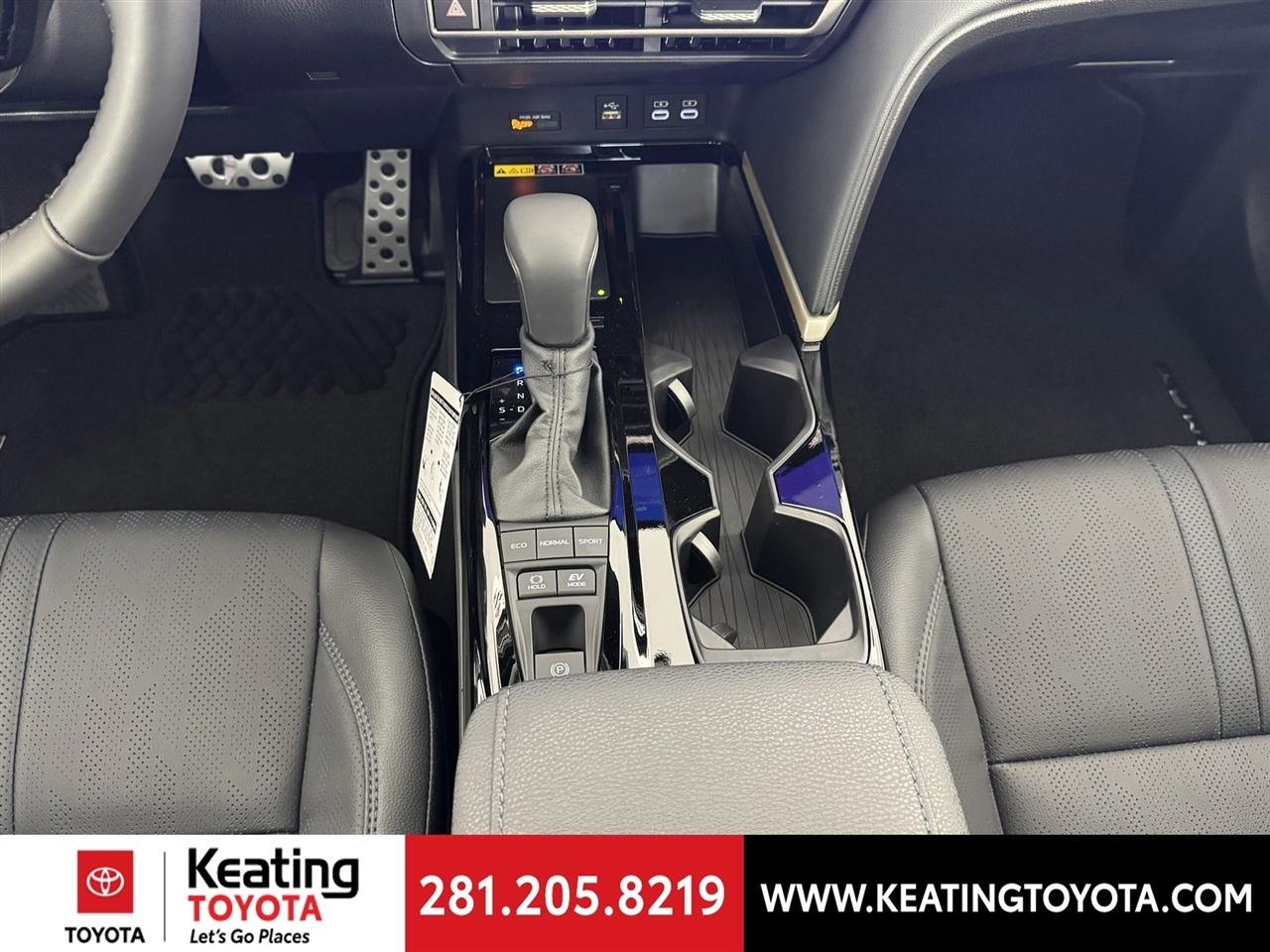 Toyota Camry Hybrid XLE 2026