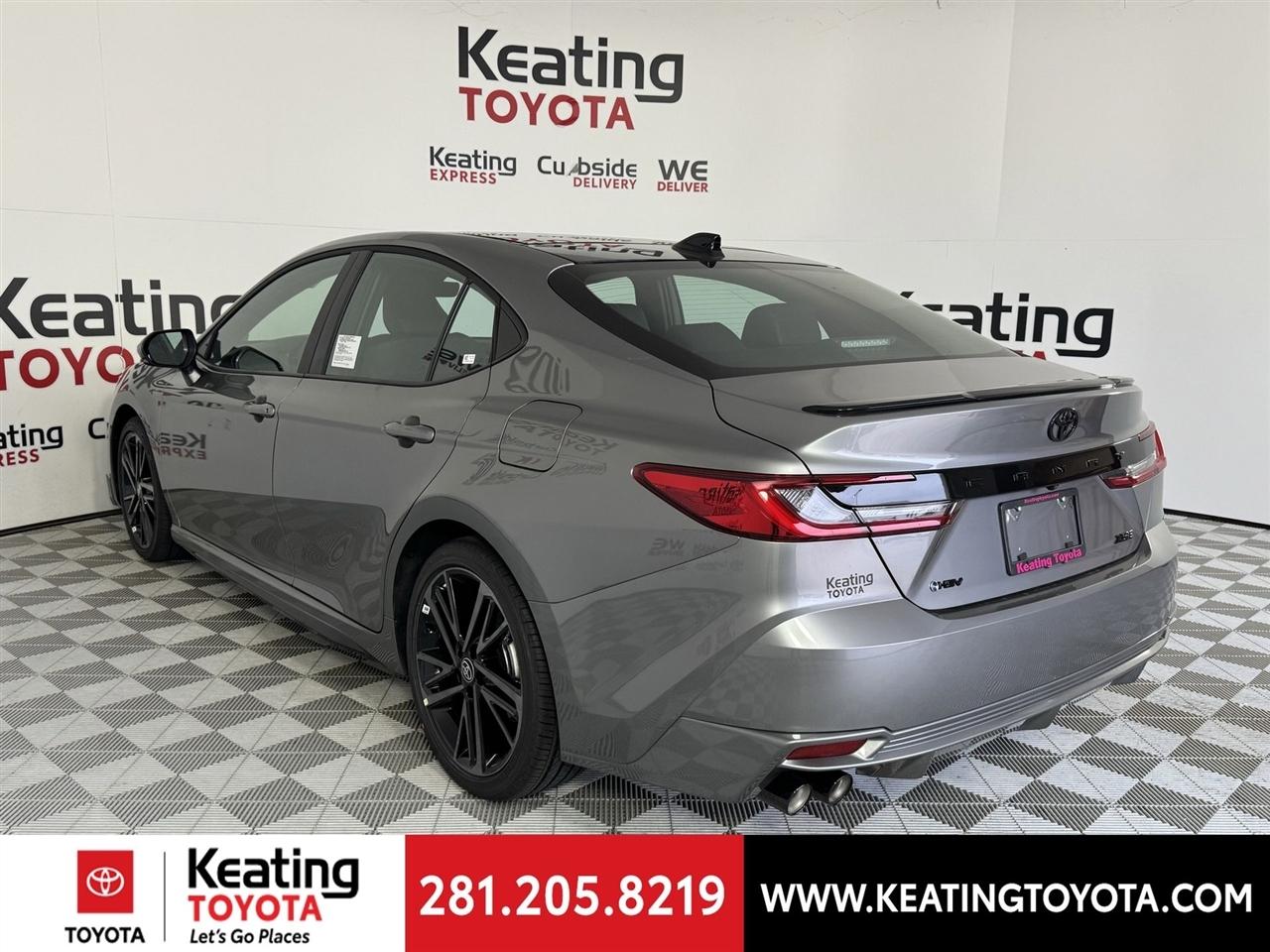 Toyota Camry Hybrid XLE 2026