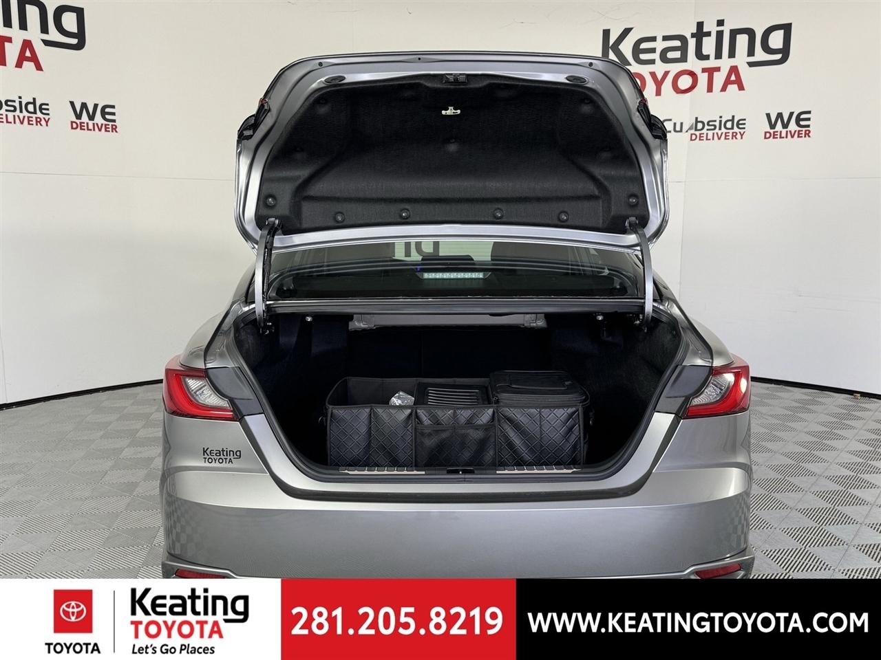 Toyota Camry Hybrid XLE 2026