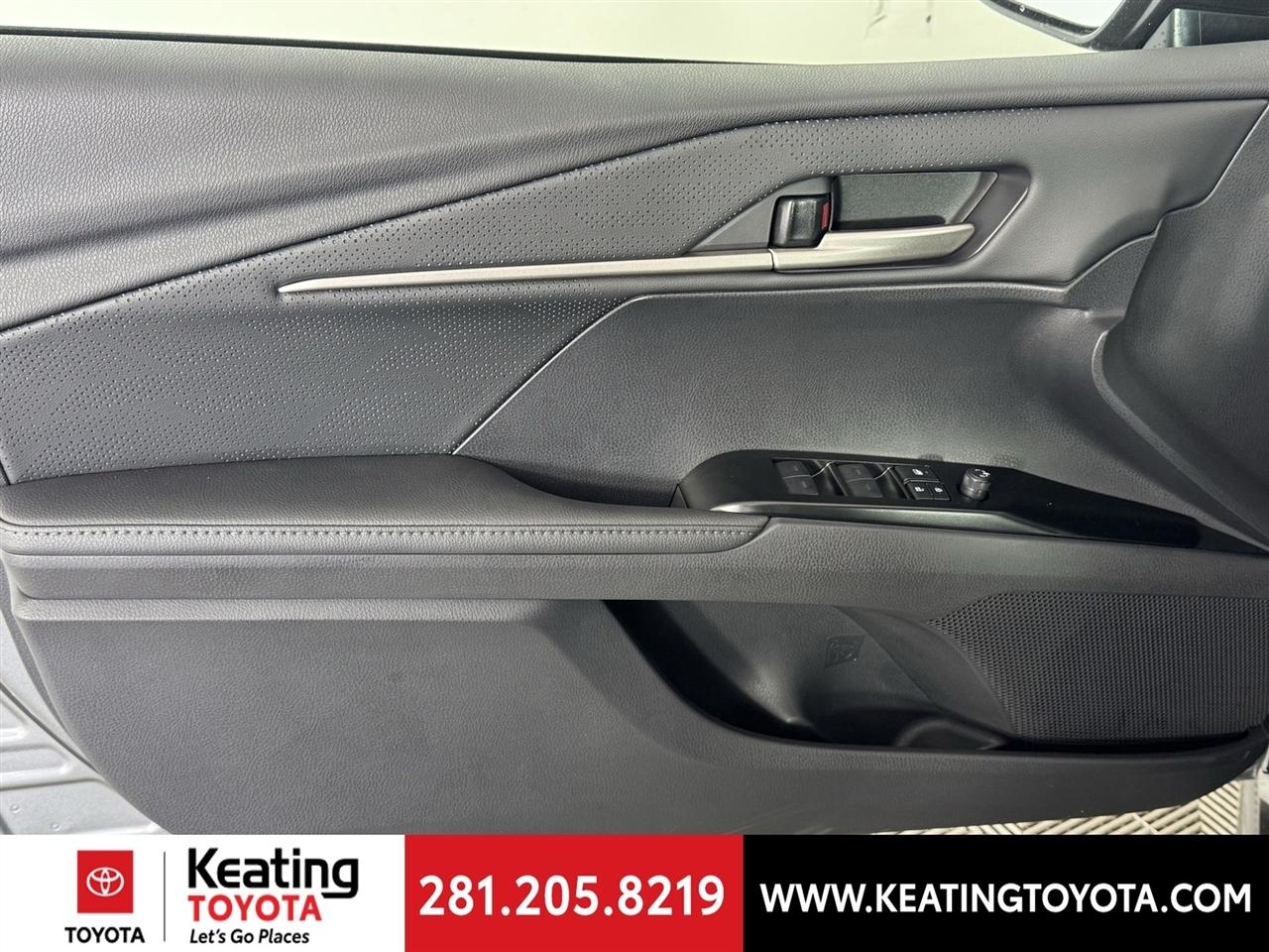 Toyota Camry Hybrid XLE 2026