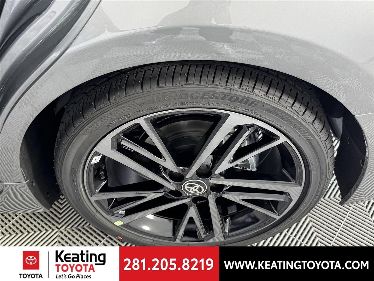 Toyota Camry Hybrid XLE 2026