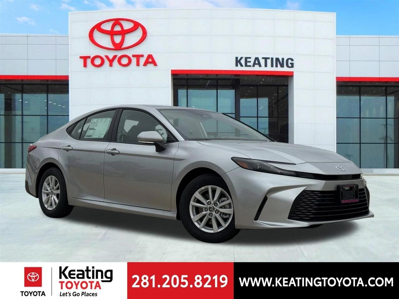 Toyota Camry Hybrid XLE 2026