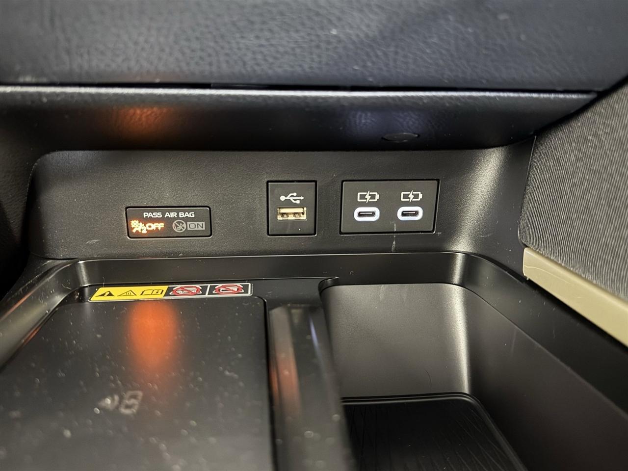 Toyota Camry Hybrid XLE 2026