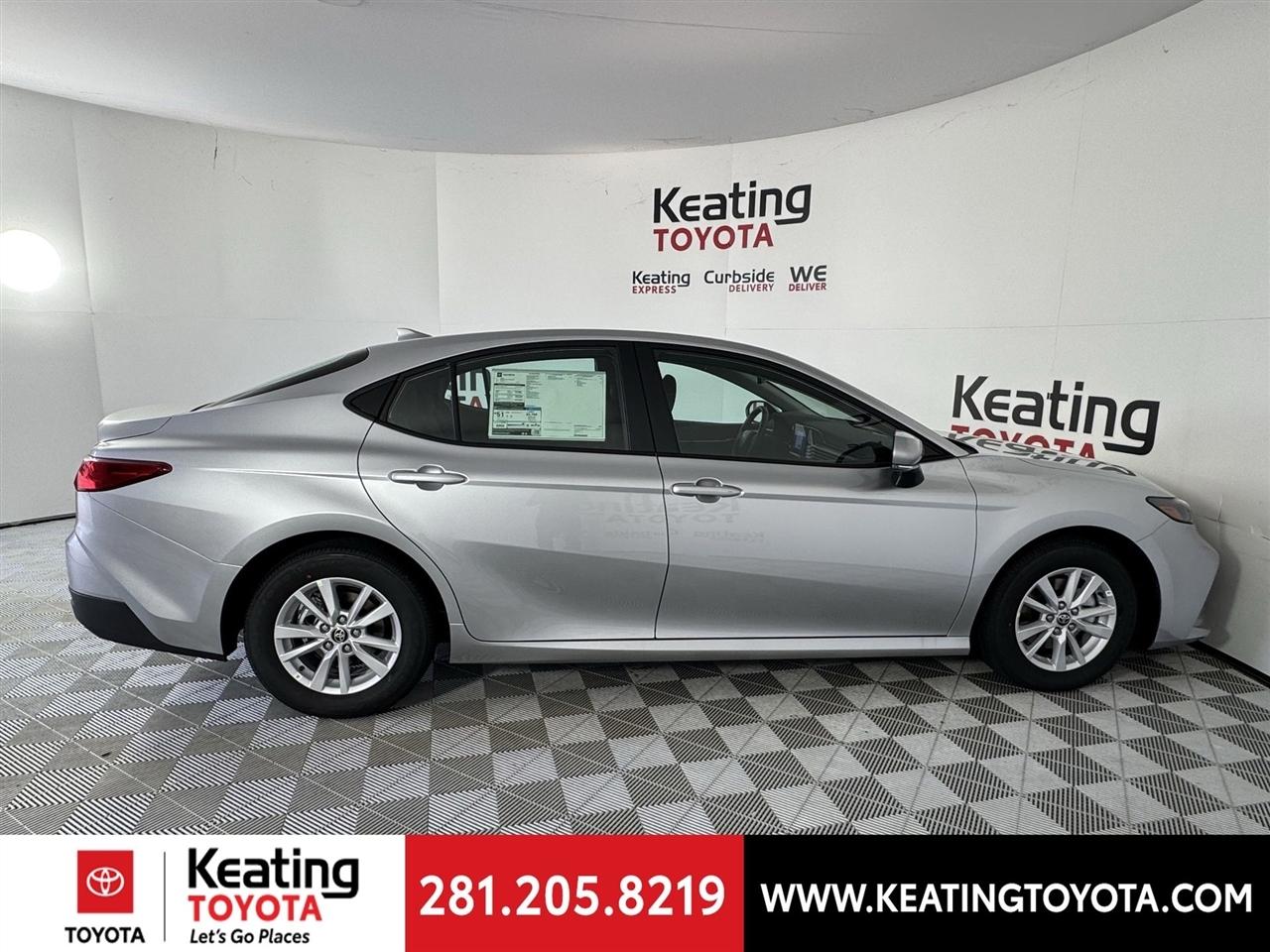 Toyota Camry Hybrid XLE 2026