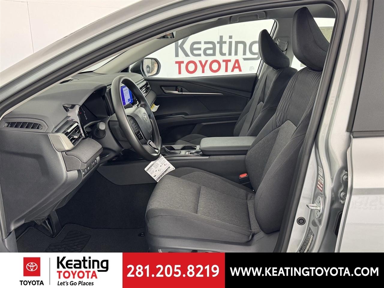 Toyota Camry Hybrid XLE 2026