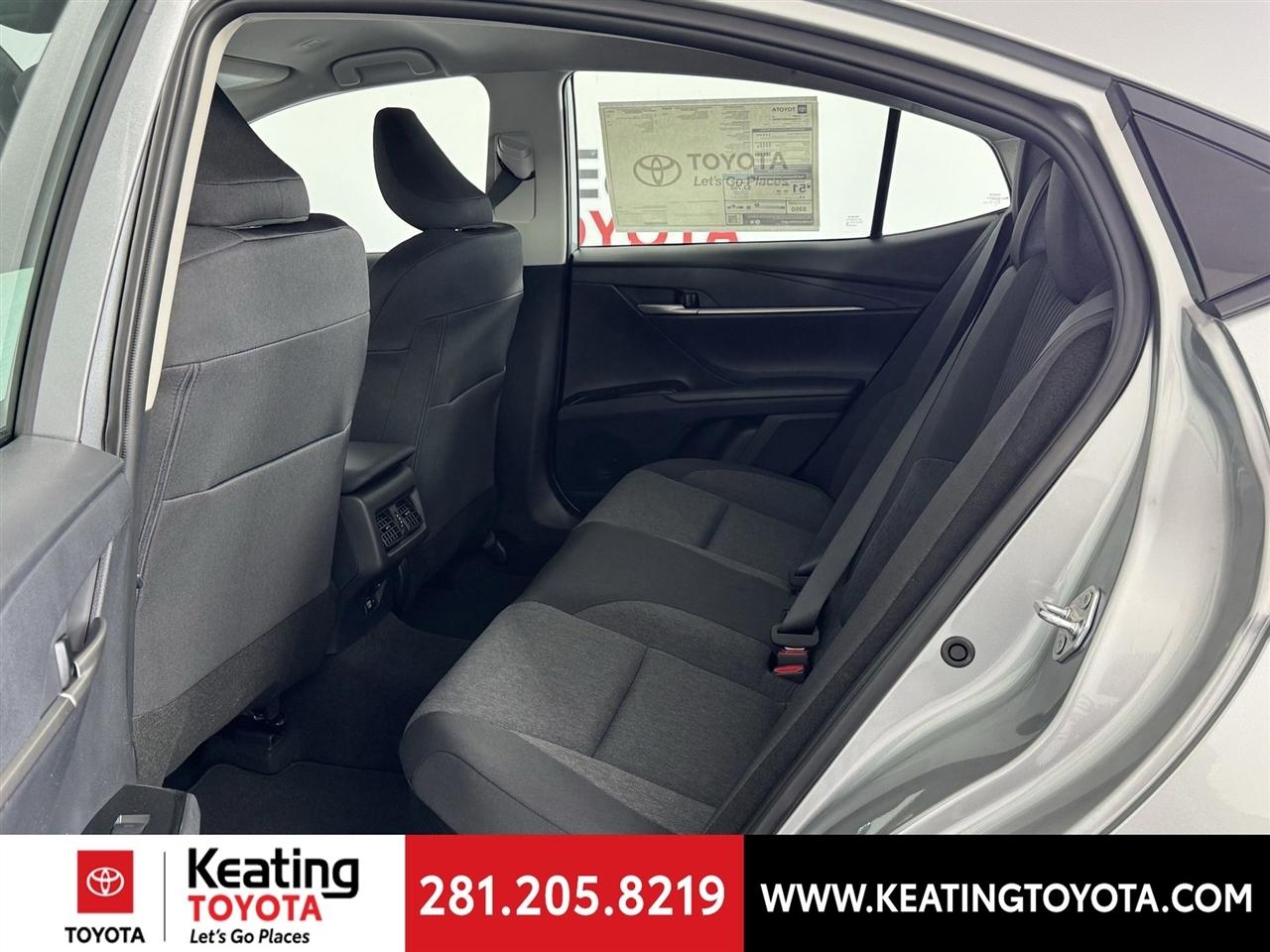 Toyota Camry Hybrid XLE 2026